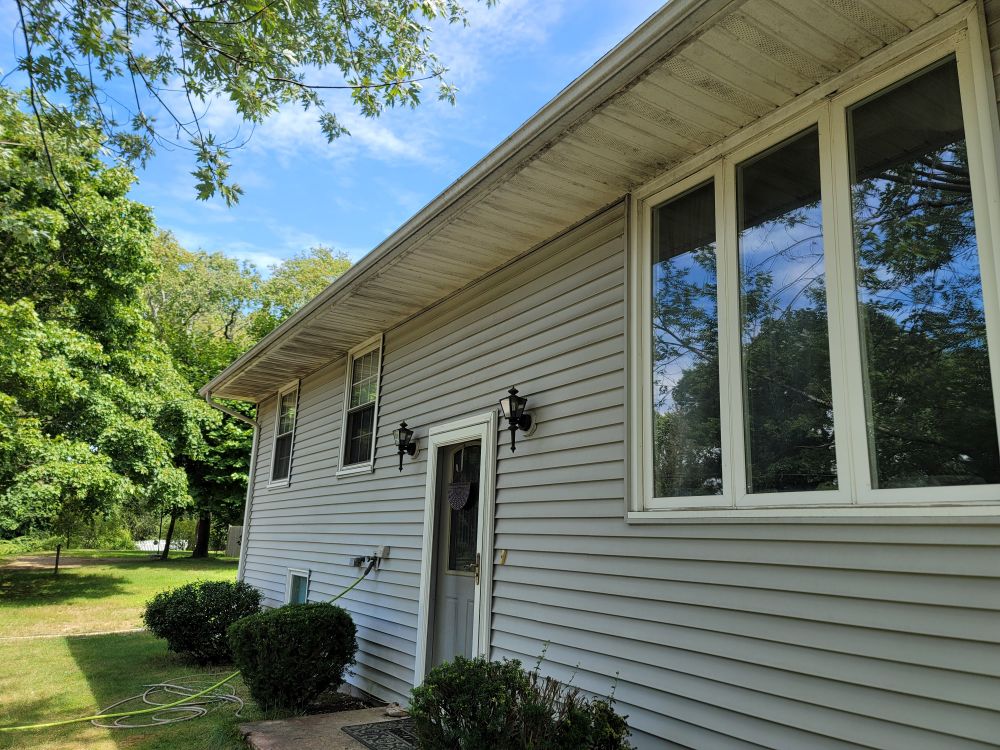 Before and After of a Vinyl Sided Ranch in Pembroke, MA