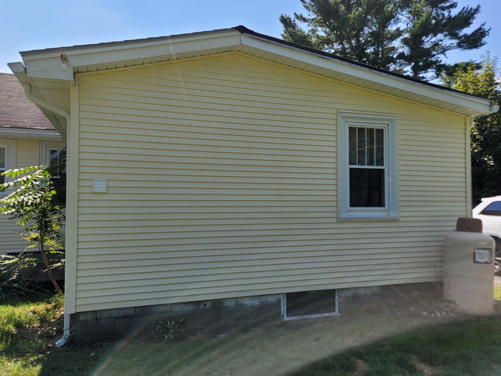 Vinyl Siding Before and After in Middleboro, MA