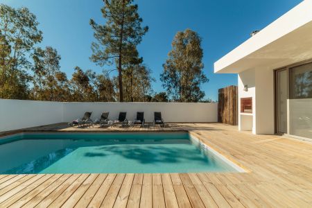 Should you pressure wash your deck before sealing it this fall